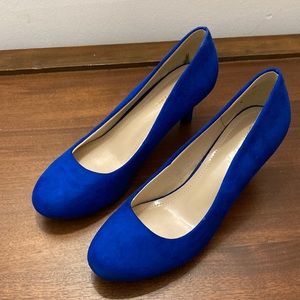 Dream Pairs blue suede pumps, size 9